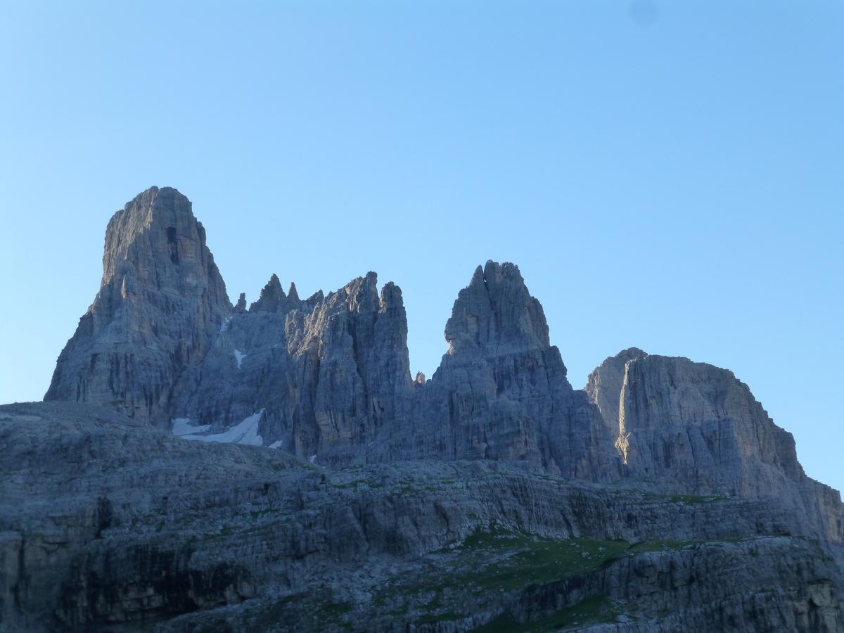 Chalet Dei Pini Aparthotel Madonna di Campiglio Bagian luar foto
