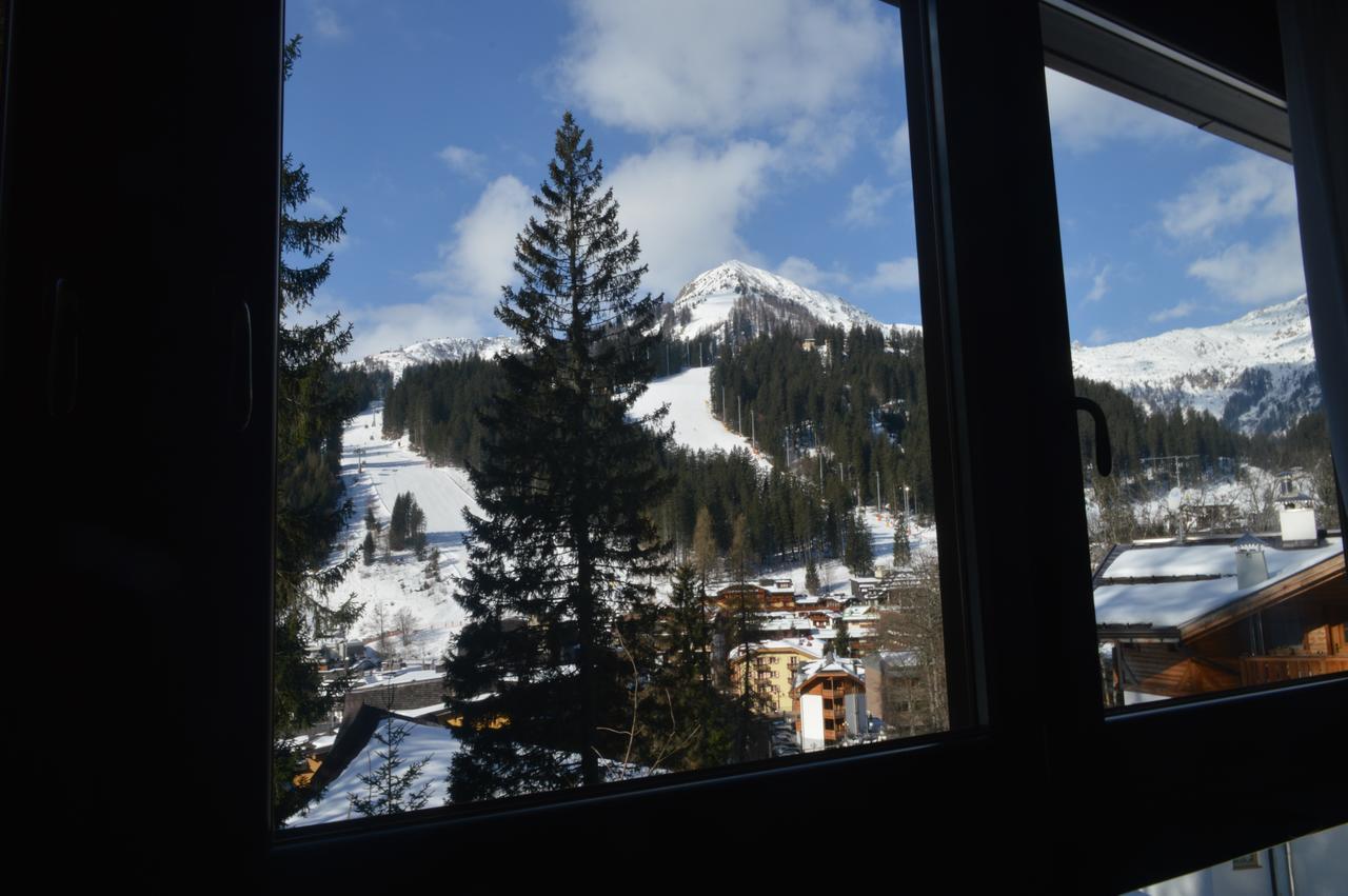 Chalet Dei Pini Aparthotel Madonna di Campiglio Bagian luar foto