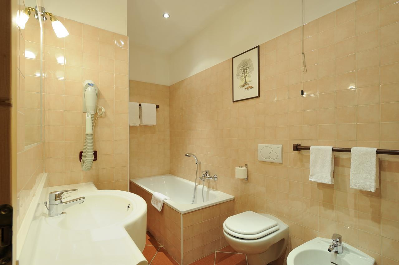 Chalet Dei Pini Aparthotel Madonna di Campiglio Bagian luar foto