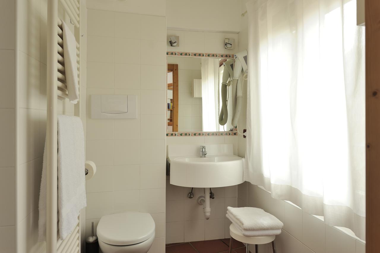Chalet Dei Pini Aparthotel Madonna di Campiglio Bagian luar foto