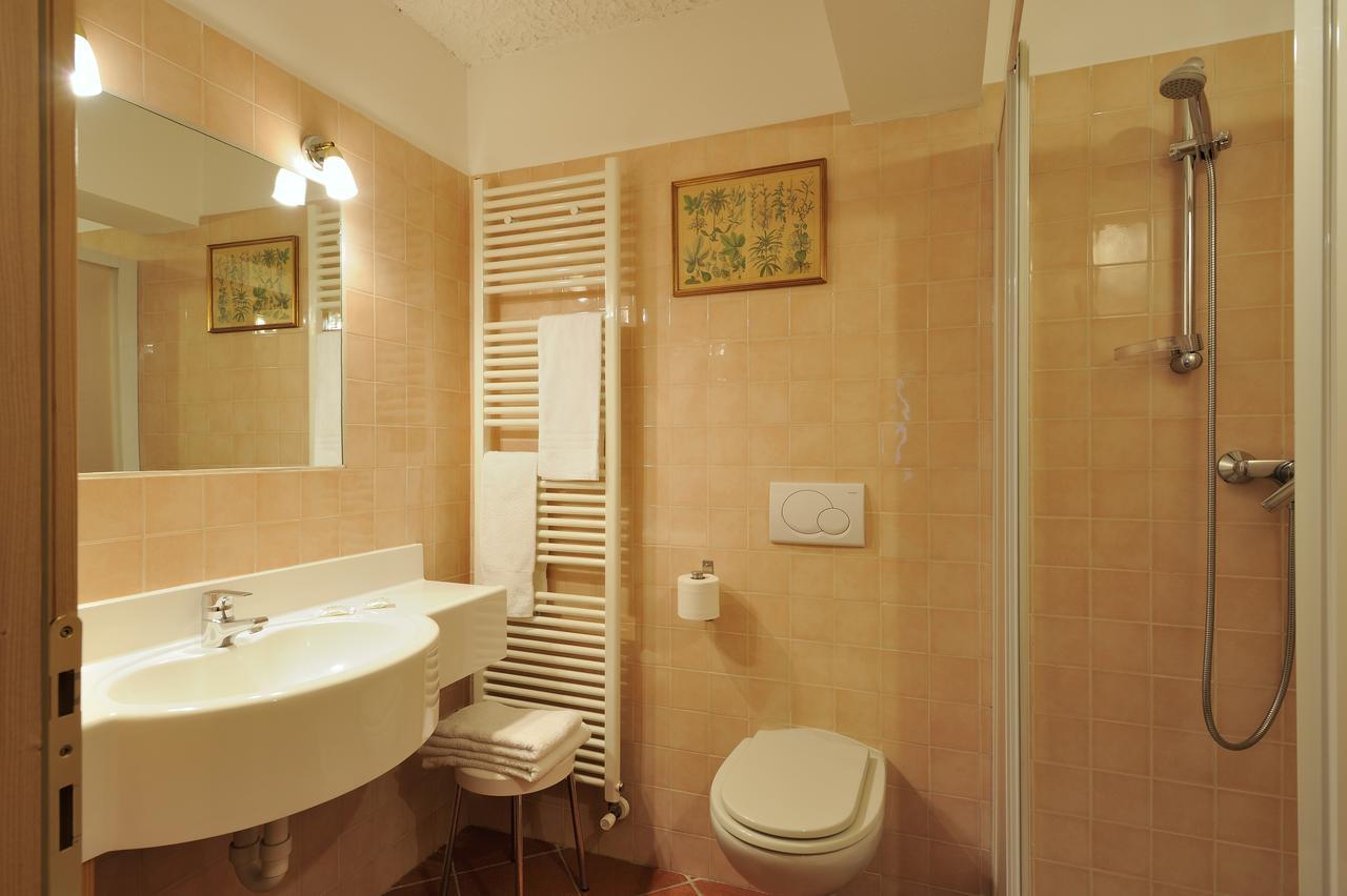Chalet Dei Pini Aparthotel Madonna di Campiglio Bagian luar foto