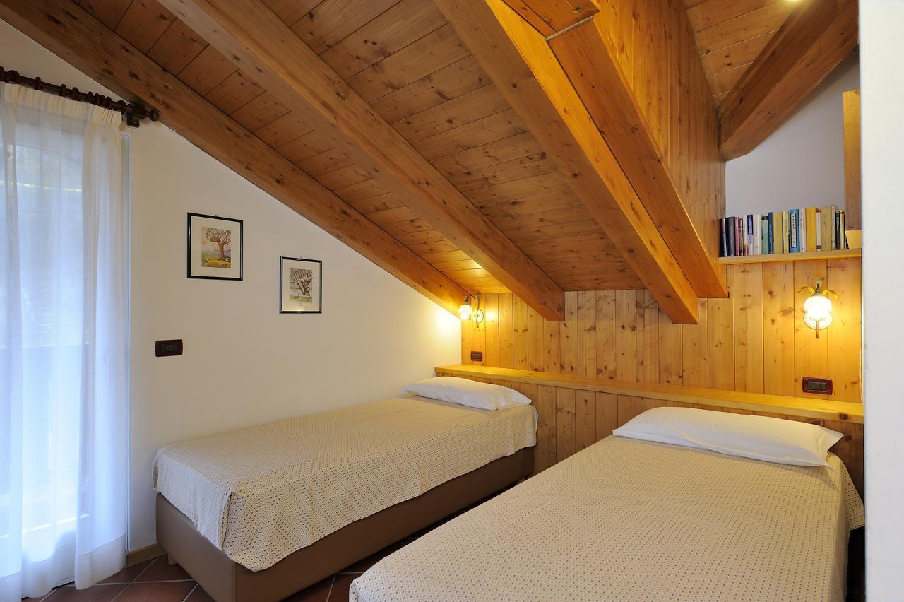 Chalet Dei Pini Aparthotel Madonna di Campiglio Bagian luar foto