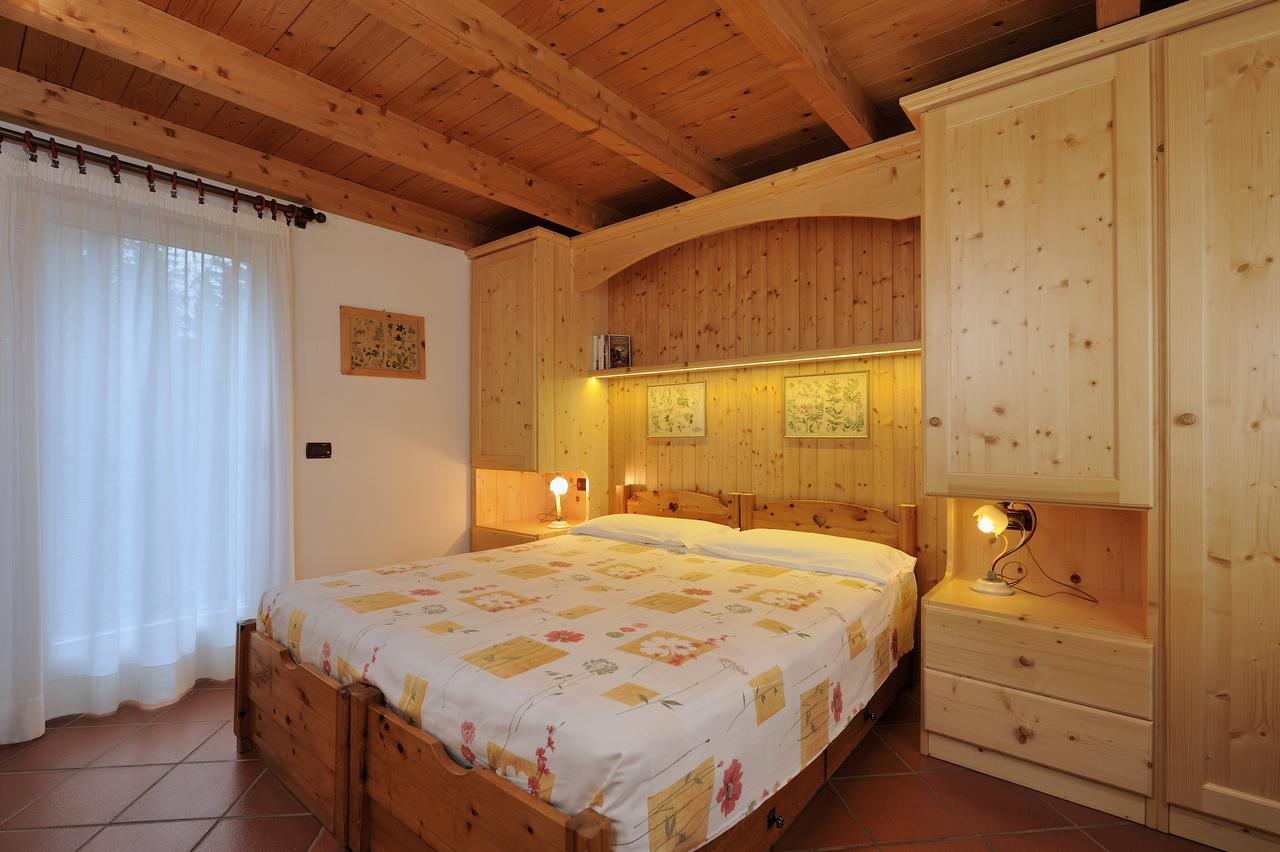 Chalet Dei Pini Aparthotel Madonna di Campiglio Bagian luar foto