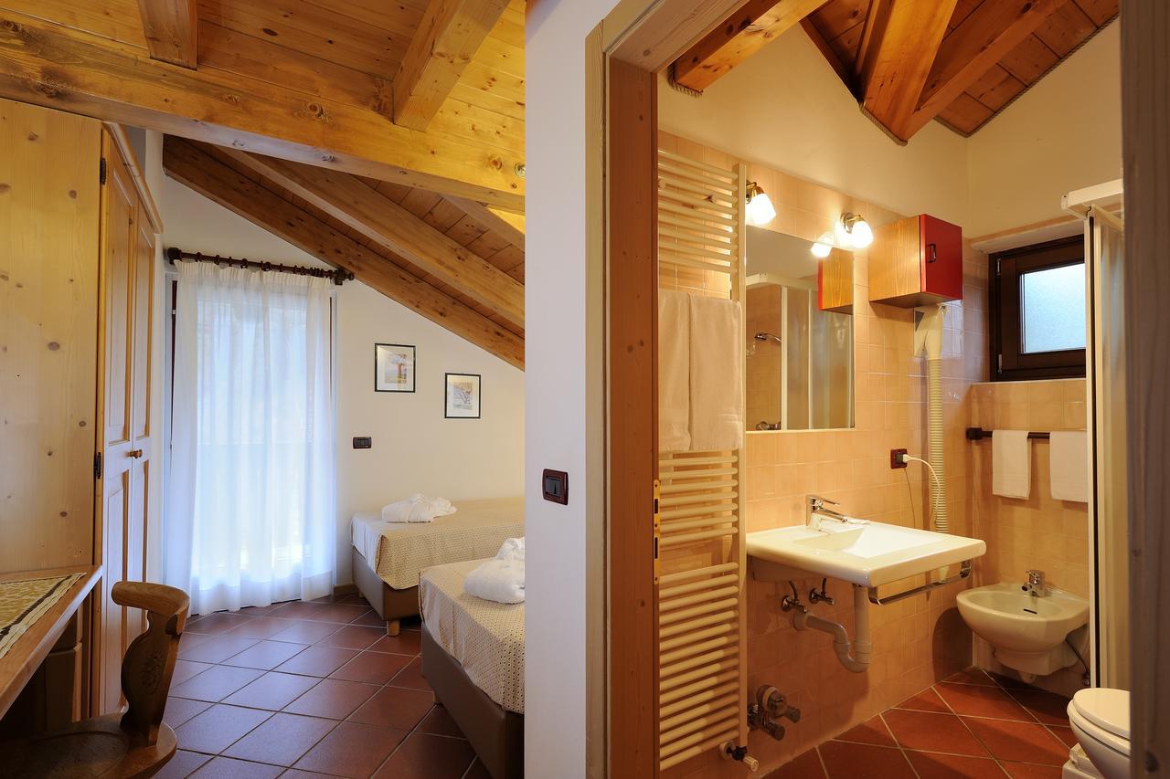 Chalet Dei Pini Aparthotel Madonna di Campiglio Bagian luar foto