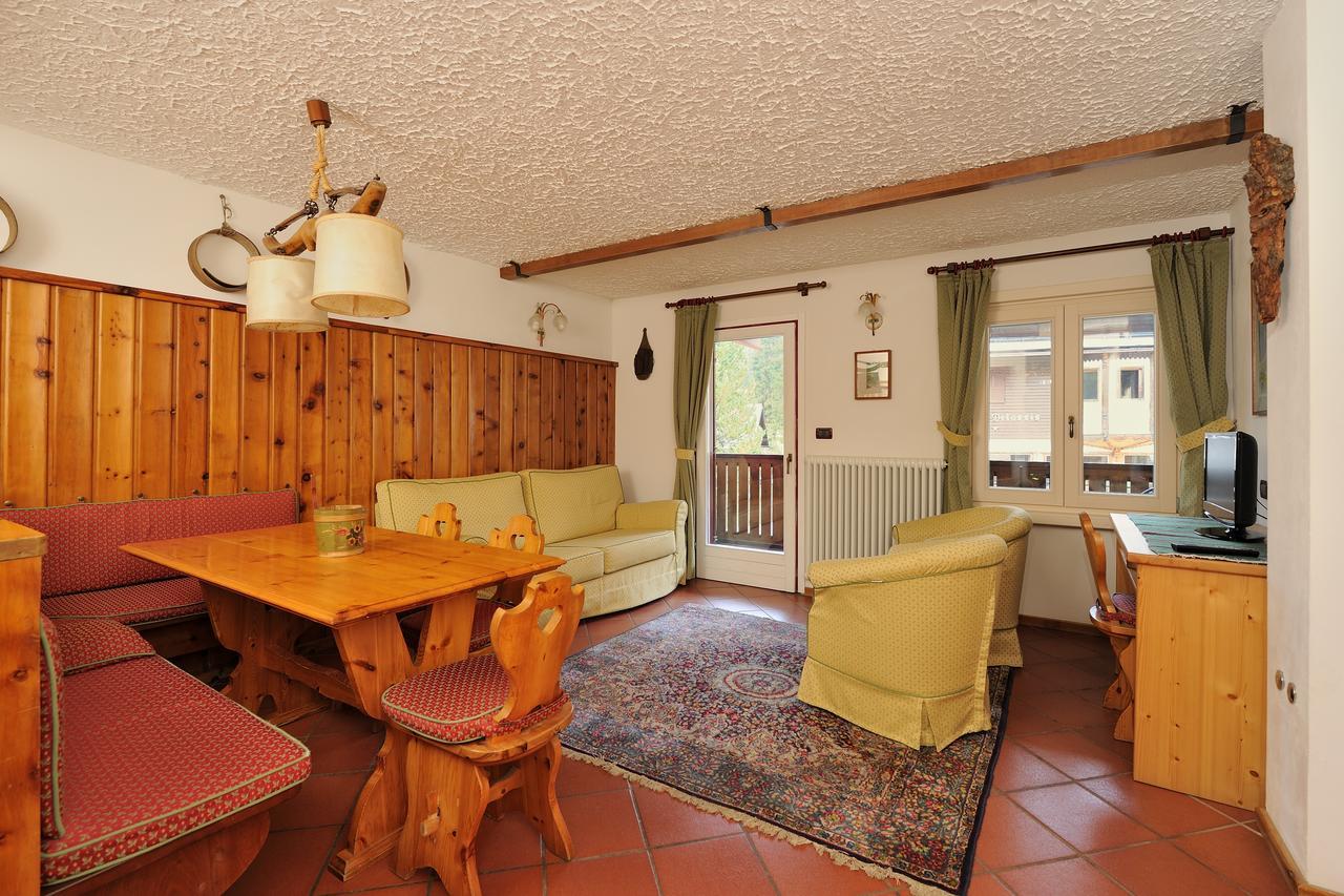 Chalet Dei Pini Aparthotel Madonna di Campiglio Bagian luar foto